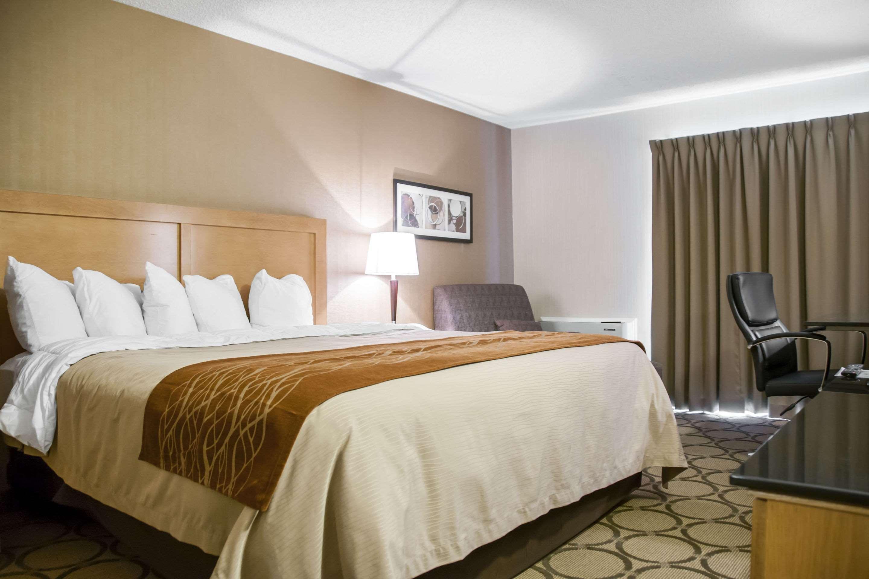 Comfort Inn South Броссар Экстерьер фото