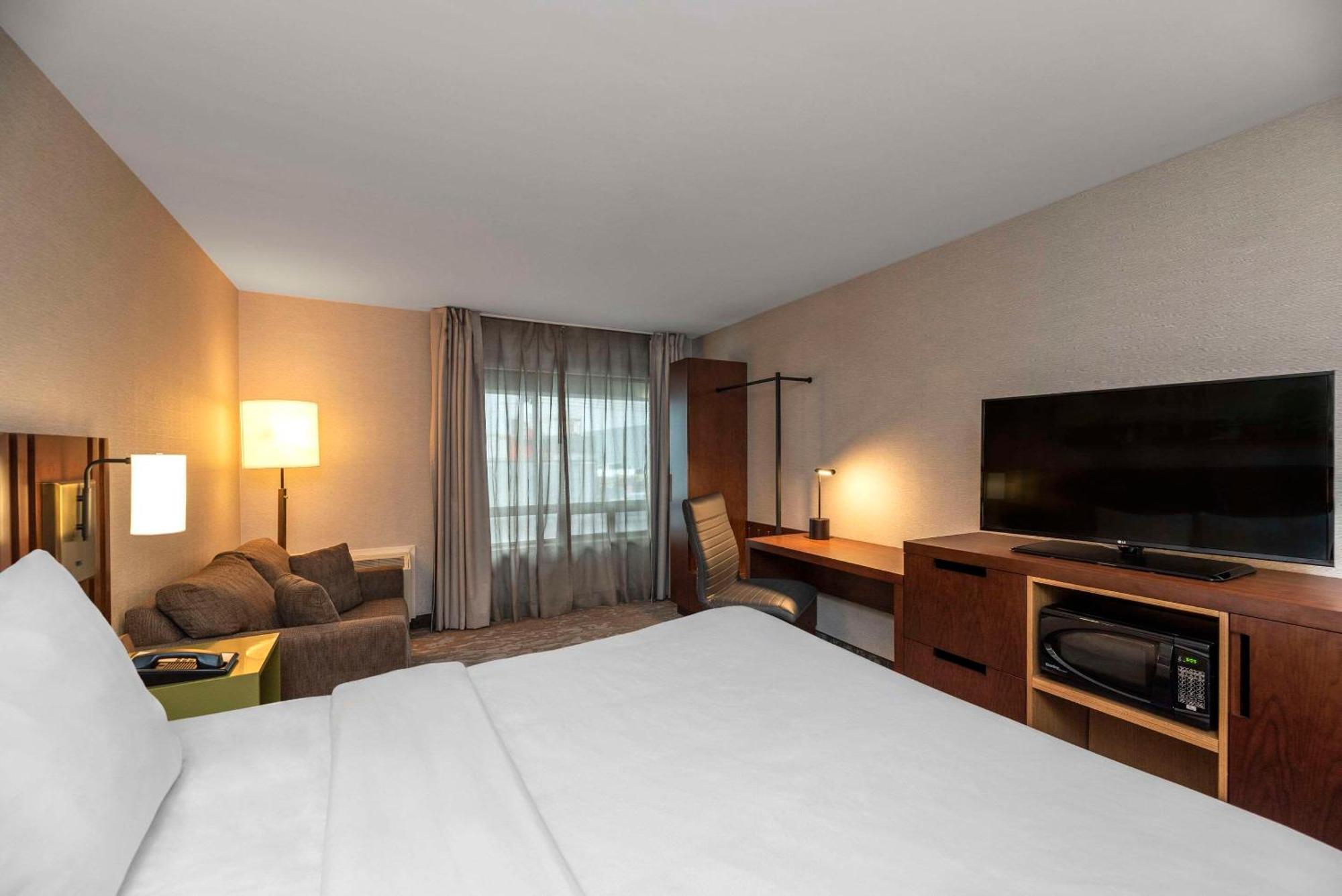 Comfort Inn South Броссар Экстерьер фото