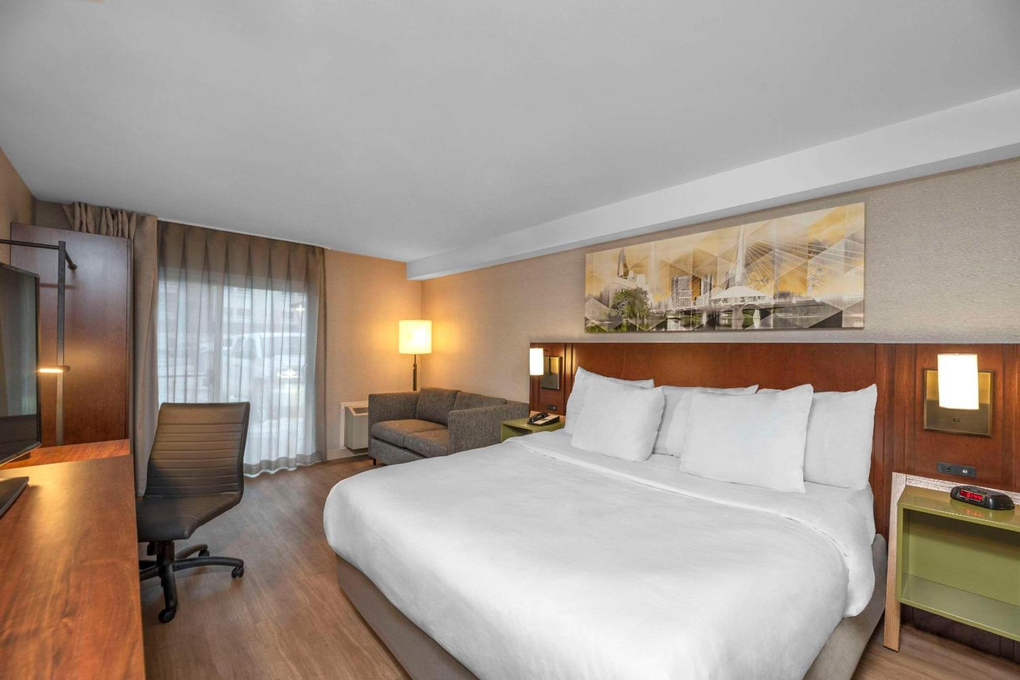 Comfort Inn South Броссар Экстерьер фото