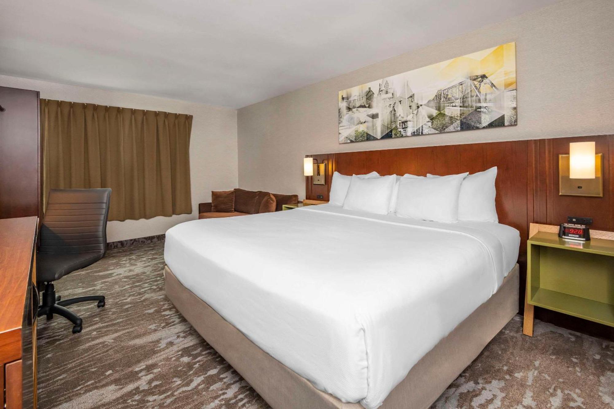 Comfort Inn South Броссар Экстерьер фото